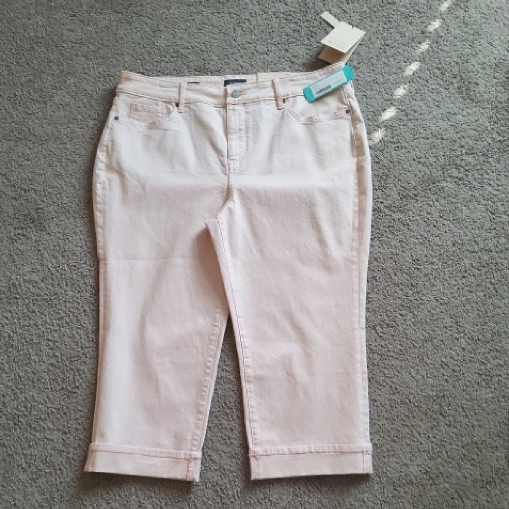 NYDJ Soft Pink Capri Pants